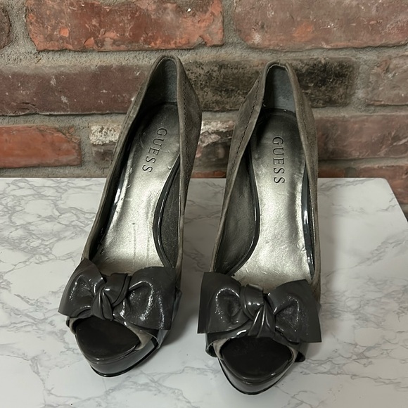 Guess - 7 - Picture 2 of 5